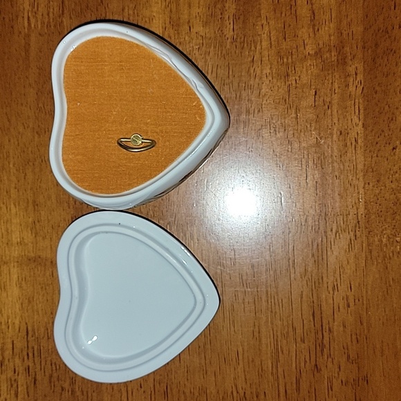 Vintage Heritage House Bouquet of Love - Picture 2 of 4